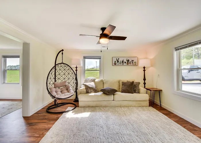 Cozy Fair Play Home W/ Deck 4 Mi To Lake Hartwell!