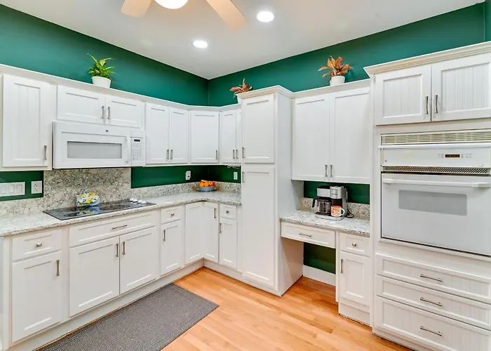 Game Room & Deep Water Lake Hartwell Group Retreat